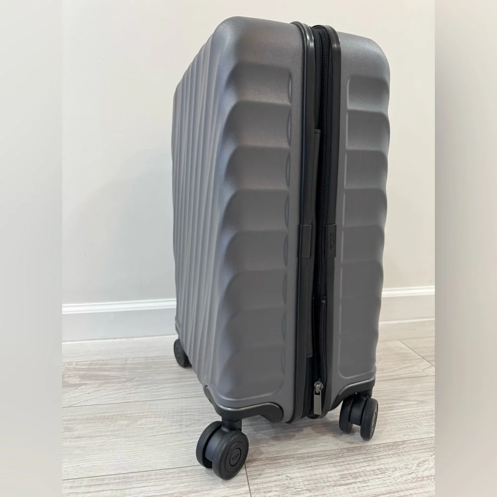 Tumi 19 Degree International Expandable 4-Wheel Carry-On - Grey Texture